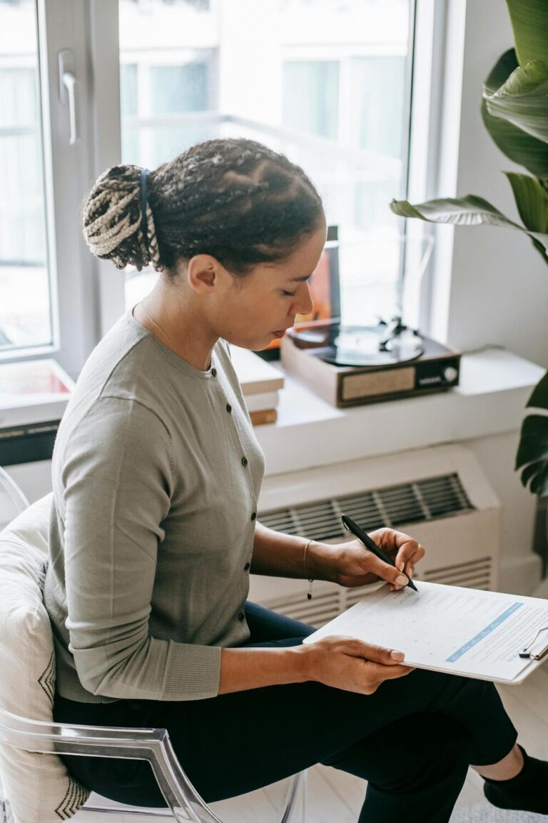 woman filling form